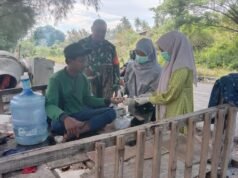 Babinsa Koramil 01/Sukajaya Bantu Tim Kesehatan Laksanakan Pemeriksaan Gratis bagi Pekerja di Ujong Kareung