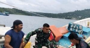 Babinsa Krueng Raya Sigap Bantu Nelayan, Wujud Nyata Kedekatan TNI dengan Rakyat
