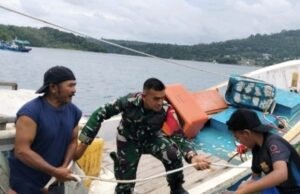 Babinsa Krueng Raya Sigap Bantu Nelayan, Wujud Nyata Kedekatan TNI dengan Rakyat