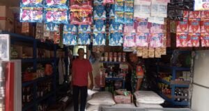 Babinsa Cot Abeuk Pantau Harga Sembako, Pastikan Tetap Stabil di Wilayah Binaan