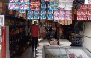 Babinsa Cot Abeuk Pantau Harga Sembako, Pastikan Tetap Stabil di Wilayah Binaan