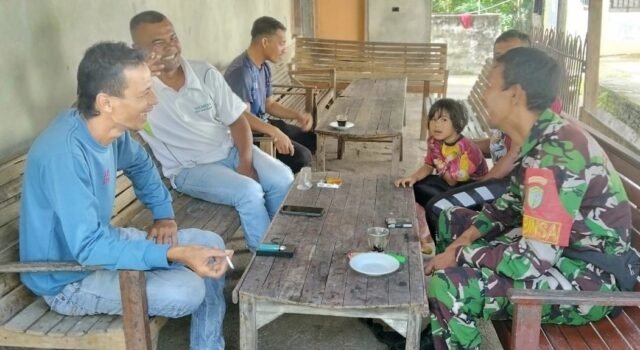 Babinsa Berawang Perkuat Kedekatan dengan Warga Lewat Komsos Humanis