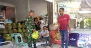 Jaga Ketersediaan Gas Subsidi, Babinsa Koramil 01/Sukajaya Aktif Monitoring di Wilayah Binaan