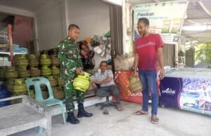 Jaga Ketersediaan Gas Subsidi, Babinsa Koramil 01/Sukajaya Aktif Monitoring di Wilayah Binaan