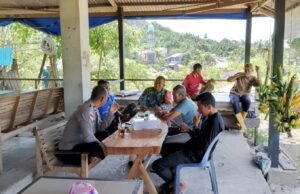 Jaga Kekompakan, Babinsa Keuneukai Intensifkan Komunikasi Sosial