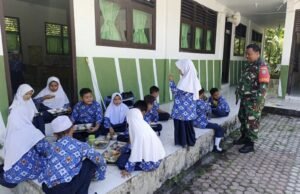 Dukung Gizi Anak Sekolah, Babinsa Ujong Kareung Lakukan Pendampingan