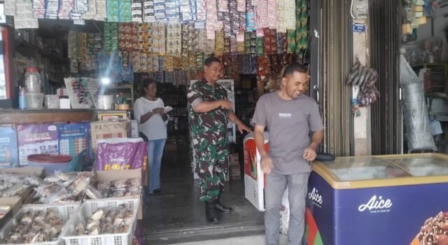 Babinsa Iboih Aktif Monitoring, Harga Sembako di Wilayah Tetap Terkendali