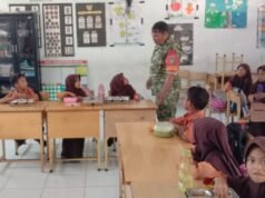 Babinsa Balohan Pantau Distribusi Makan Bergizi di SDN 20 Sabang