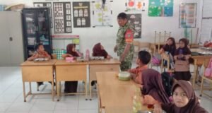 Babinsa Balohan Pantau Distribusi Makan Bergizi di SDN 20 Sabang
