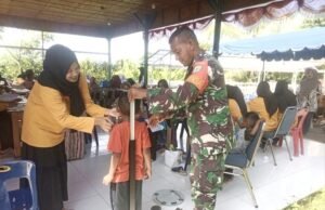 Babinsa Koramil 01/Sukajaya Hadir di Posyandu, Pelayanan Kesehatan Warga Makin Optimal