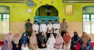 Haru dan Penuh Doa! Babinsa Koramil 02/Sukakarya Hadiri Peusijuk Calon Jamaah Haji Warga Kuta Timu