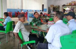 Ngopi Bareng Warga, Babinsa Kuta Barat Perkuat Silaturahmi dan Jaring Informasi Wilayah
