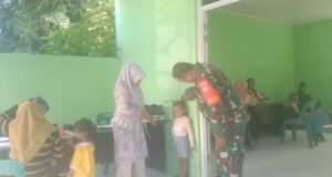 Dampingi Posyandu, Babinsa Ujong Kareung Dorong Balita Sehat dan Bebas Gizi Buruk