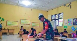 Babinsa Monitor Program Makan Bergizi di SDN 17 Sabang, Pastikan Berjalan Aman dan Sesuai Standar
