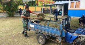 Bersatu dalam Aksi, Babinsa Ie Meulee dan Warga Gotong Royong Ciptakan Lingkungan Bersih