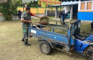 Bersatu dalam Aksi, Babinsa Ie Meulee dan Warga Gotong Royong Ciptakan Lingkungan Bersih