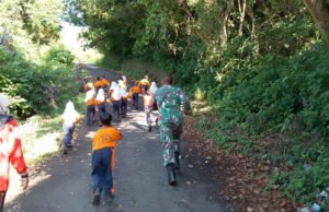 Penuh Semangat, Babinsa Koramil 01/Sukajaya Olahraga Bersama Siswa SDN 26 Keuneukai