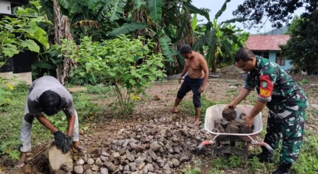 Babinsa Iboih Ikut Kerja, Pembangunan Rumah Warganya Jadi Lebih Cepat