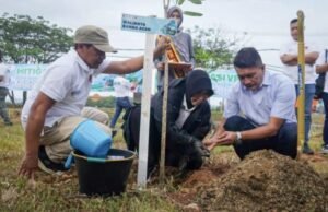 Wali Kota dan Wakil Wali Banda Aceh Tanam pohon Di kilo Meter Nol Dan Kampung Lampulo Banda Aceh