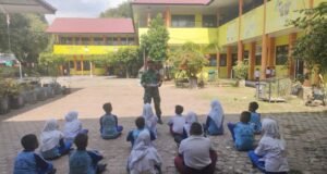 Babinsa Koramil 02/Sukakarya Hadir di Sekolah, Bekali Generasi Muda dengan Nilai Kebangsaan