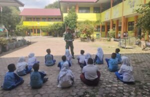 Babinsa Koramil 02/Sukakarya Hadir di Sekolah, Bekali Generasi Muda dengan Nilai Kebangsaan