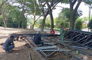 Babinsa Koramil 01/Sukajaya Cek Pengerjaan Rangka Besi, Jaga Kualitas Pembangunan KDKMP di Wilayah Kota Sabang