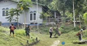 Sinergi TNI-Polri dan Warga: Aksi Bersih Lingkungan Wujudkan Gampong Asri di Kuta Barat