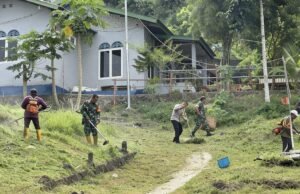 Sinergi TNI-Polri dan Warga: Aksi Bersih Lingkungan Wujudkan Gampong Asri di Kuta Barat