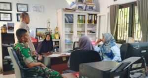 Babinsa Koramil 01/Sukajaya Dampingi Proses Pendataan Warga Kurang Mampu, Pastikan Transparan dan Objektif