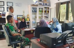 Babinsa Koramil 01/Sukajaya Dampingi Proses Pendataan Warga Kurang Mampu, Pastikan Transparan dan Objektif