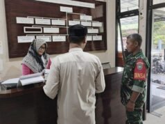 Permudah Pelayanan, Babinsa Koramil 02/Sukakarya Bantu Warga Urus Administrasi