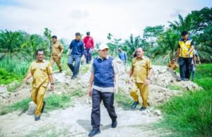 Tinjau Langsung Kondisi Jalan, Wagub Aceh: Infrastruktur Ini Akses Penting bagi Masyarakat Tamiang