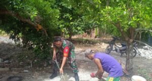 Babinsa Koramil 01/Sukajaya Bantu Warga Bangun Rumah, Wujud Kepedulian di Wilayah Binaan