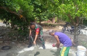 Babinsa Koramil 01/Sukajaya Bantu Warga Bangun Rumah, Wujud Kepedulian di Wilayah Binaan