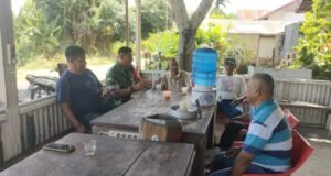 Babinsa Koramil 02/Sukakarya Berikan Arahan, Perkuat Kerukunan Warga di Gampong Kuta Ateuh