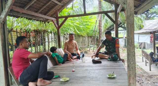 Melalui Kegiatan Komsos, Babinsa Koramil 01/Sukajaya Ciptakan Wilayah Jaboi yang Aman dan Kondusif