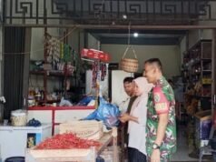 Babinsa Koramil 01/Sukajaya Monitoring Perkembangan Harga Sembako di Wilayah Binaan