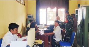Babinsa Koramil 02/Sukakarya Hadir Bantu Kelancaran Pelayanan Pengurusan Administrasi Warga Binaan