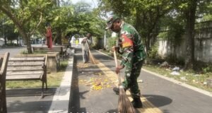 Peduli Sesama, Babinsa Kuta Timu Bantu Warga Disabilitas Jalankan Aktivitas