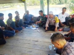 Babinsa Koramil 01/Sukajaya dan Warga Jaboi Gelar Rapat Pembahasan Qanun Laut Demi Keselamatan Nelayan