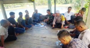 Babinsa Koramil 01/Sukajaya dan Warga Jaboi Gelar Rapat Pembahasan Qanun Laut Demi Keselamatan Nelayan