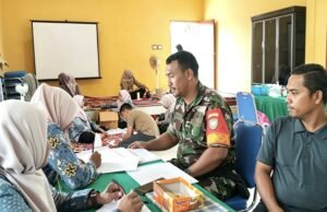 Dukung Kesehatan Masyarakat, Babinsa Beurawang Turun Langsung ke Posyandu