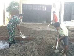 Babinsa Ujong Kareung Turun Tangan Bantu Warga Rehab Rumah, Wujud Kepedulian TNI di Tengah Masyarakat