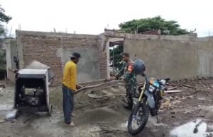 Babinsa Iboih Hadir Membantu, Warga Semakin Semangat Dalam Bekerja