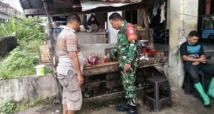 Babinsa Kuta Barat Pantau Harga Daging di Pasar, Pastikan Tetap Stabil untuk Warga