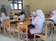 Tanamkan Cinta Tanah Air Sejak Dini, Babinsa Krueng Raya Berikan Wasbang kepada Siswa SDN 17 Sabang