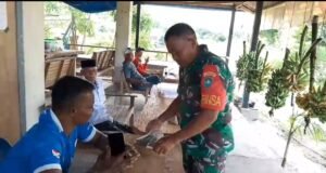 Perkuat Deteksi Dini Konflik Sosial, Babinsa Keuneukai Gelar Komsos Intensif dengan Tokoh Masyarakat