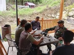 Babinsa Batee Shoek Imbau Warga Waspada Cuaca Buruk