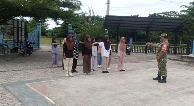 Babinsa Balohan Latih PBB Siswa SDN 20 Sabang, Tanamkan Disiplin dan Jiwa Nasionalisme
