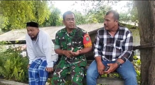 Babinsa Koramil 02/Sukakarya Sosialisasikan Pentingnya Akta Kelahiran kepada Warga Kuta Timu